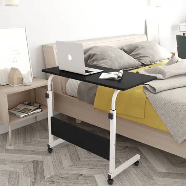 Mesita de noche ajustable para cama con ruedas
